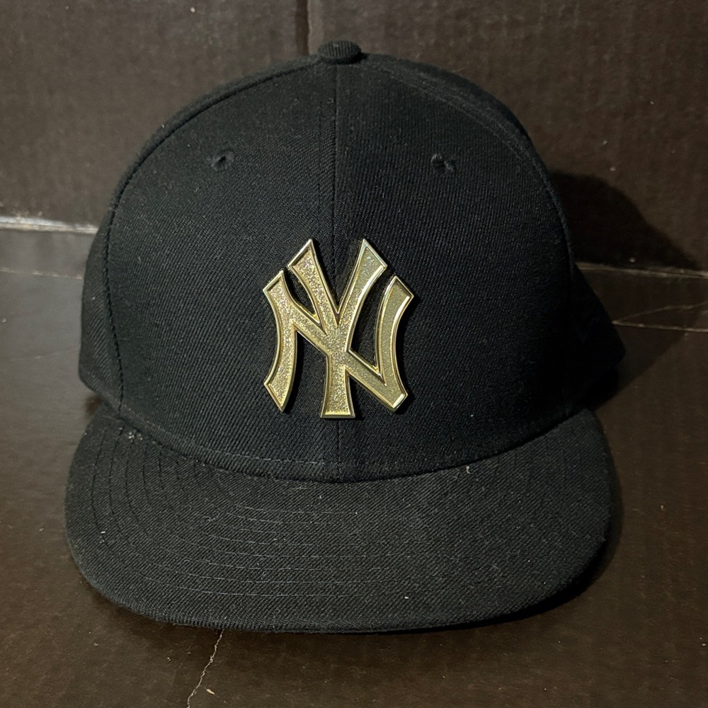 New Era Yankees Emblem Fitted Hat Size 7  3/8